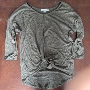 Front toe quarter sleeve sweater